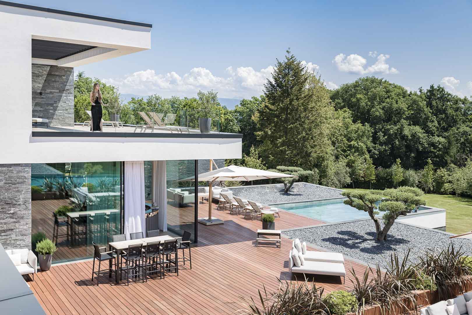 Ultima Grand Villa Geneva Terrace and model