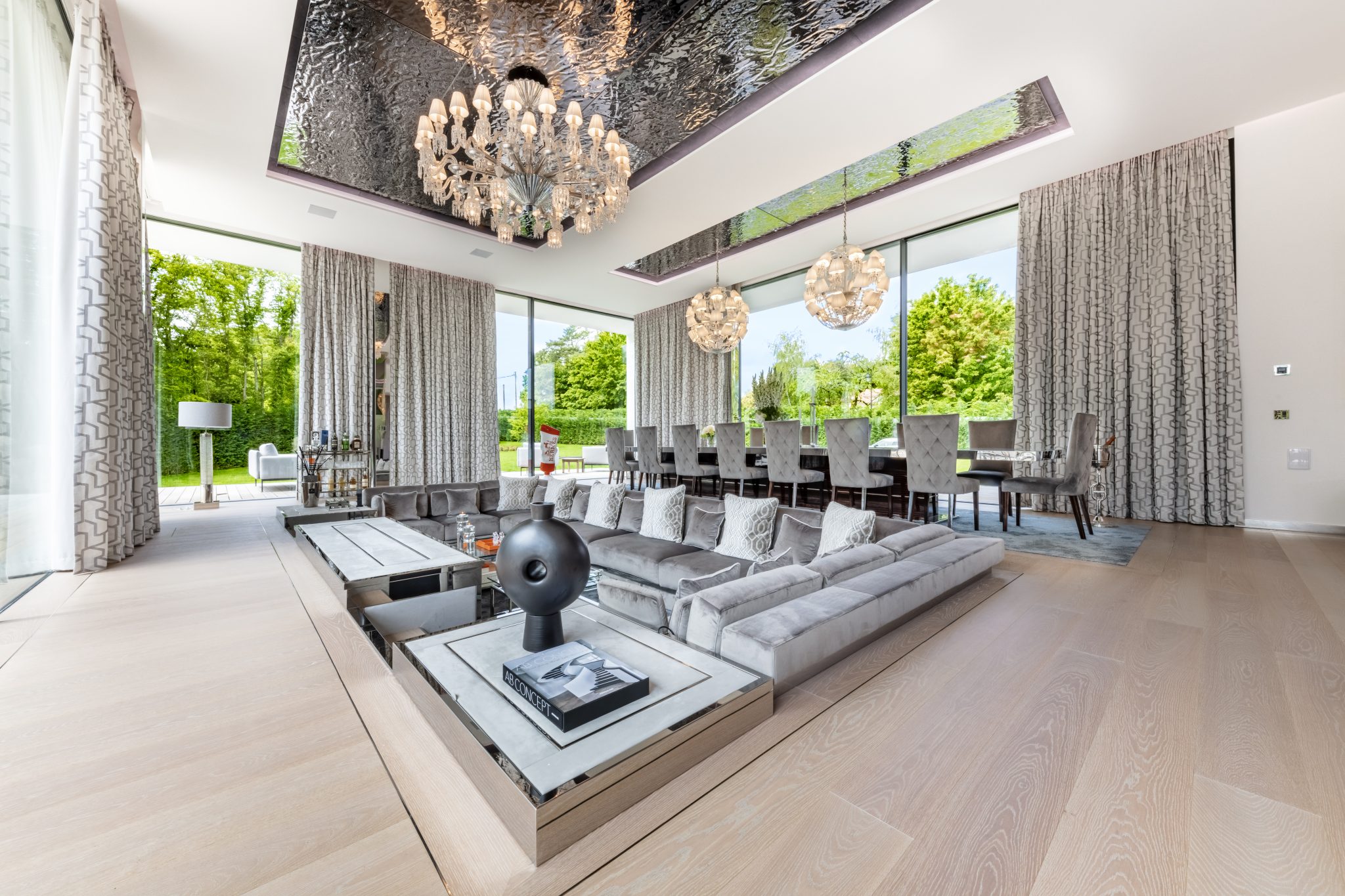 Ultima Grand Villa Living room Baccarat chandelier